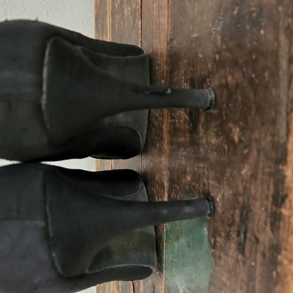 Heels - Picture 3 of 3